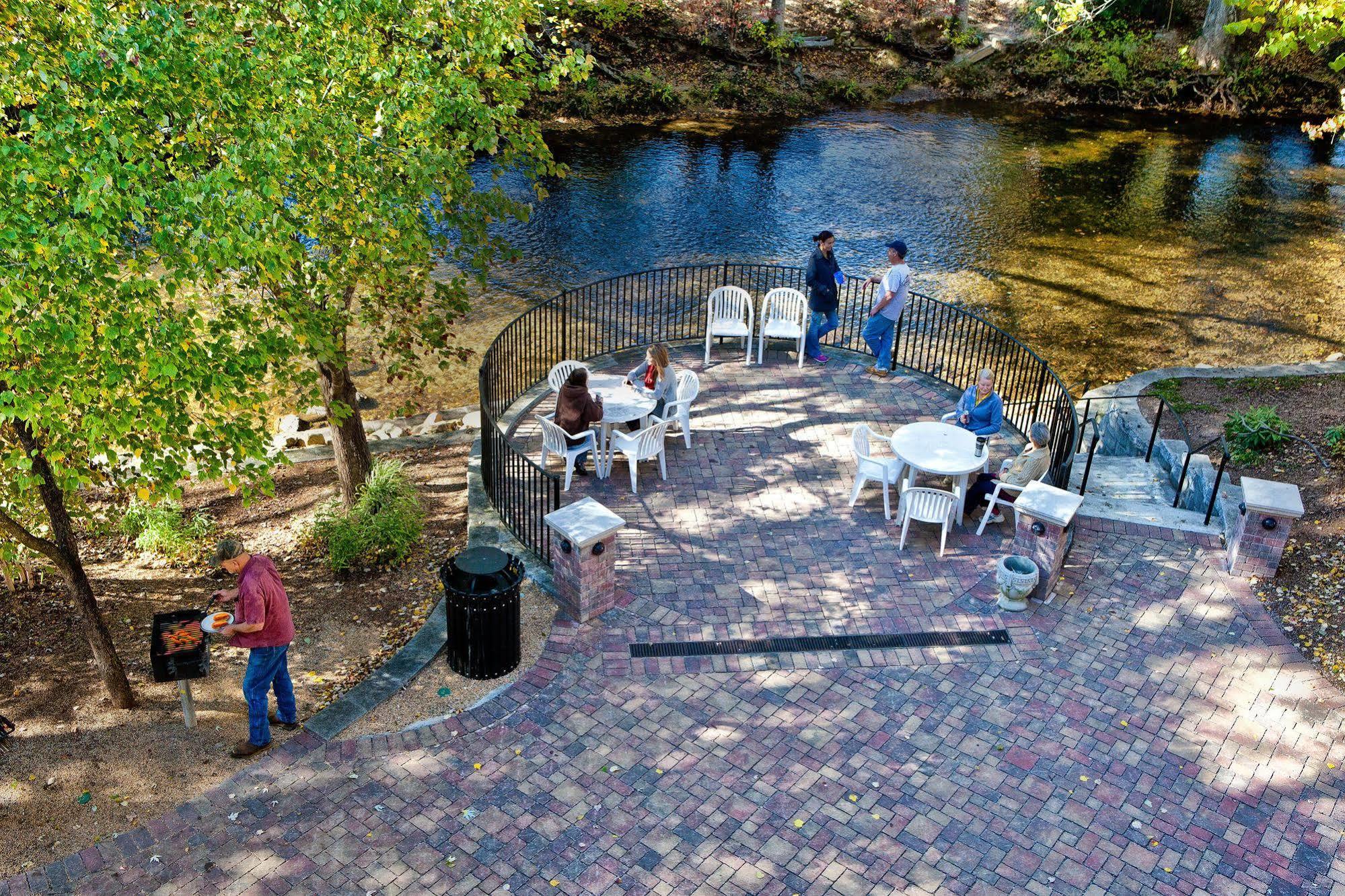 Helendorf River Inn, Suites & Conference Center Exterior photo